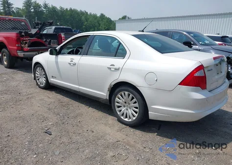2010 Ford Fusion Hybrid z USA, uszkodzony, nr VIN 3FADP0L37AR283930